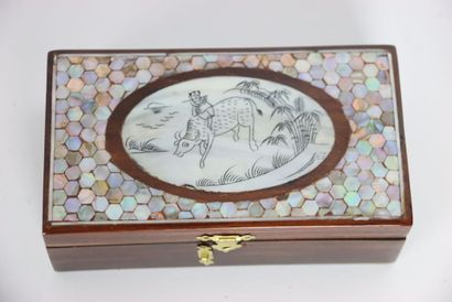 Meeting of four boxes in marquetry, mother-of-pearl...