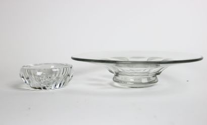 BACCARAT. Réunion d'un plat à fruit et d'un...