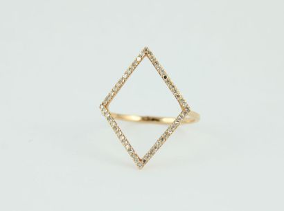 Bague en or jaune 18K (750/1000) formant...
