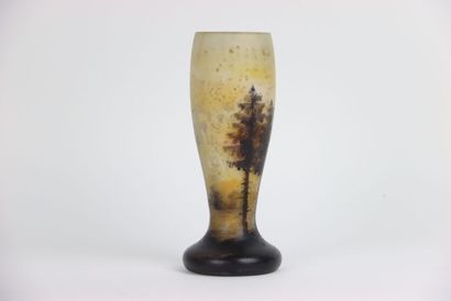 DAUM FRANCE ( Dans le gout). Vase à décor...