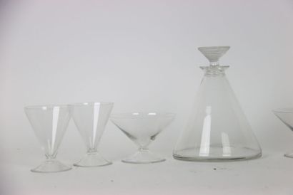 R. LALIQUE France, une carafe modèle Arbois...