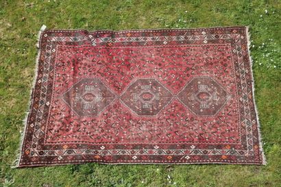 TAPIS. Chiraz, Iran, Vers 1960, Velours en...