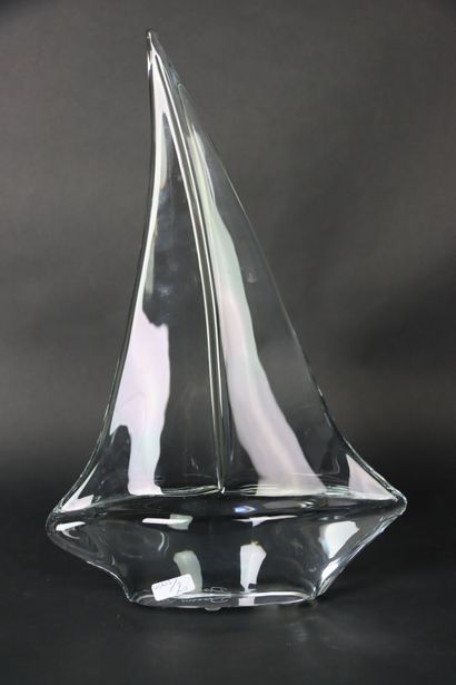 DAUM France. Grand voilier en cristal incolore....