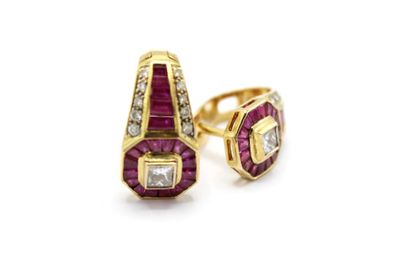 Pair of 18K (750/1000) yellow gold earrings...