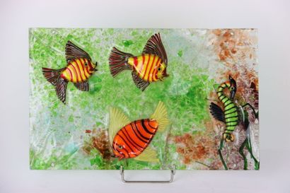 Travail du XXe siècle. Panneau en verre polychrome...