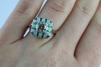 Bague en or gris 18K (750/1000) de style...