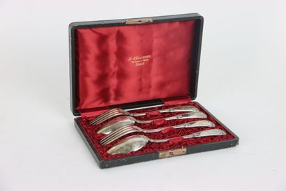Réunion de deux fourchettes et de deux cuillères....
