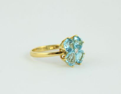 Bague en or jaune 18K (750/1000) formant...