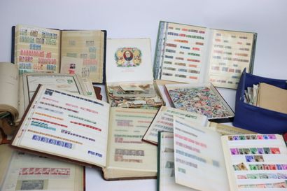 Réunion de timbres :
-album mobile 
-classeur...