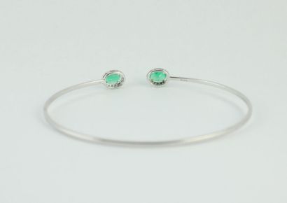 Bracelet jonc en or gris 18K (750/1000) orné...