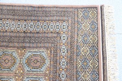 TAPIS. Moultane. Pakistan. Vers 1975. Velours...