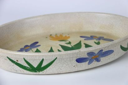 Meeting of earthenware dishes composed of...