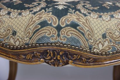 Suite de quatre fauteuils à la reine en bois...
