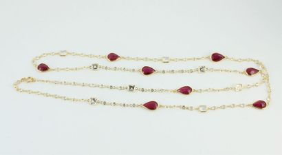 Collier sautoir en or jaune 18K (750/1000)...