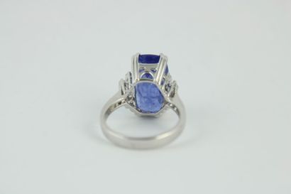 Bague en or gris 18K (750/1000) de style...