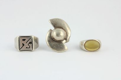 Lot comprenant:
- Bague en argent (900/1000)...