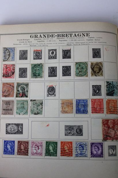 Réunion sept albums de timbres de postes...