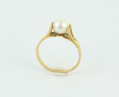 Yellow gold ring 18K (750/100) centered with...