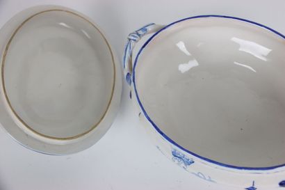 GALLE NANCY. Earthenware tureen with blue...
