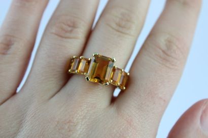 Bague en or jaune 18K (750/1000) ornée d'une...