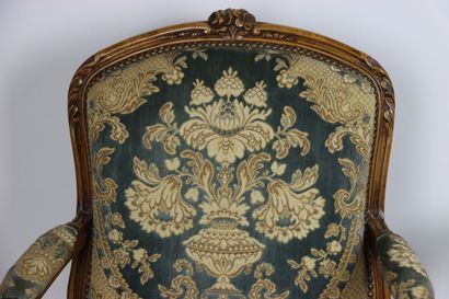Suite de quatre fauteuils à la reine en bois...