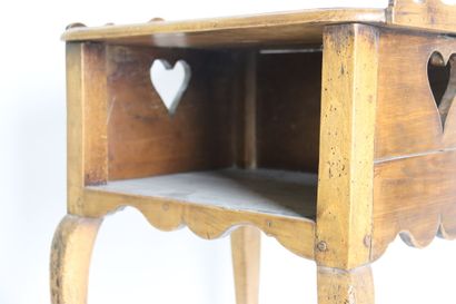 Table de chevet de style Louis XV, les deux...