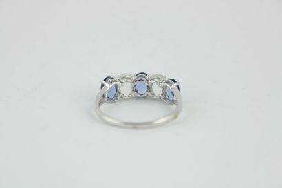 Bague jarretière en or gris 18K (750/1000)...
