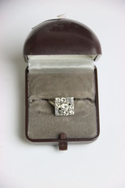 Bague en or blanc constitué de 6 diamants...