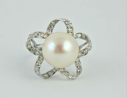 Bague en or gris 18K (750/1000) format une...