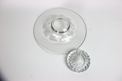 BACCARAT. Réunion d'un plat à fruit et d'un...