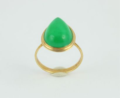 Ring in 18K (750/1000) yellow gold with a...