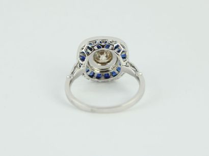 Bague en or gris 18K (750/1000) de style...