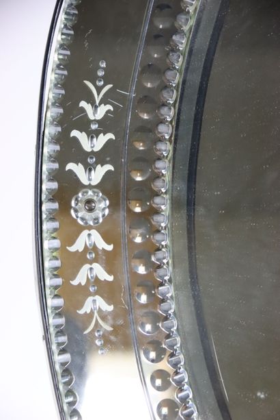 Venetian mirror in engraved glass with flower...