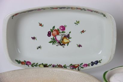 Meeting of earthenware dishes composed of...