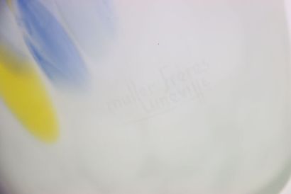 MULLER FRERES à Lunéville, Vase ovoïde en...