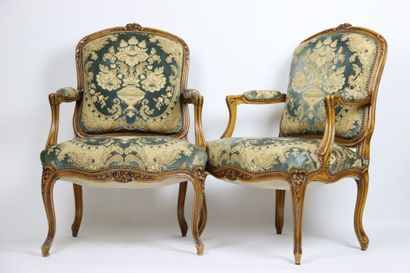 Suite de quatre fauteuils à la reine en bois...