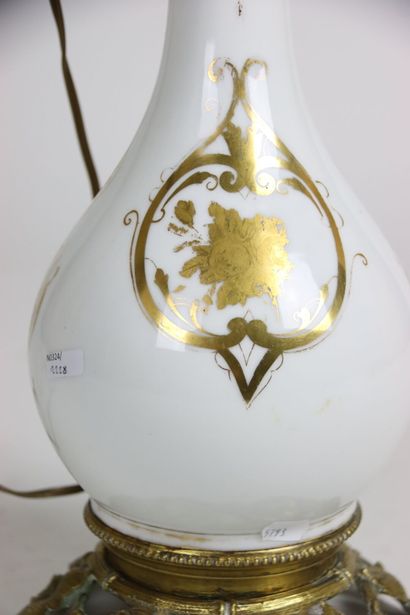 Oil lamp mounted on electricity in polychrome...