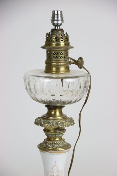 Oil lamp mounted on electricity in polychrome...