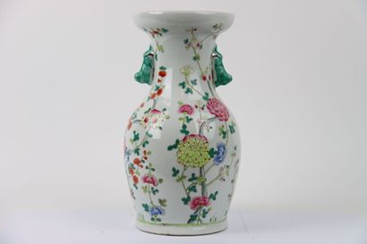 CHINA. Porcelain vase with polychrome decoration...