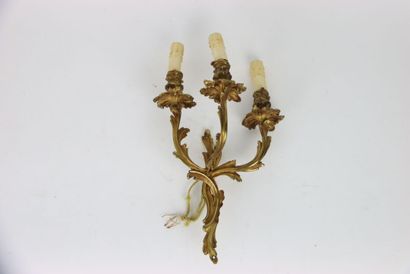 Applique à trois lumières de style Louis...