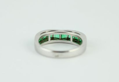 Bague en or gris 18K (750/1000) pavé d'une...