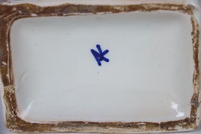 DELFT in the taste. Tulipière in earthenware...