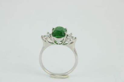 Bague en or gris 18K (750/1000) de style...
