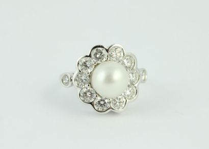Bague en or gris 18K (750/1000) formant une...