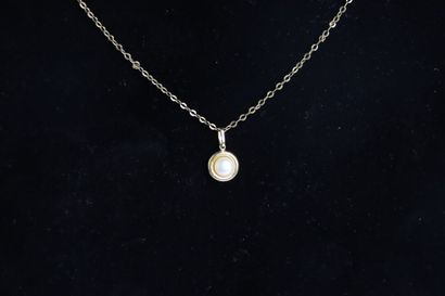 Meeting of two necklaces in 18ct gold one...