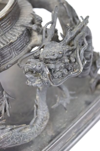JAPAN. Bronze brazier decorated with dragons...