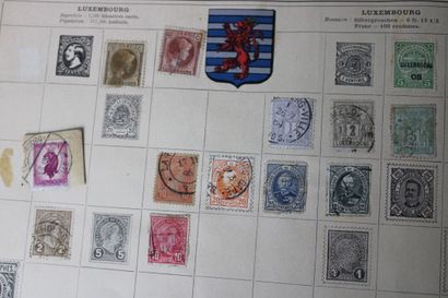 Réunion sept albums de timbres de postes...