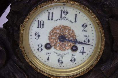 Horloge en régule à base de marbre. Les tourterelles...