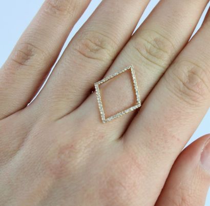 Bague en or jaune 18K (750/1000) formant...