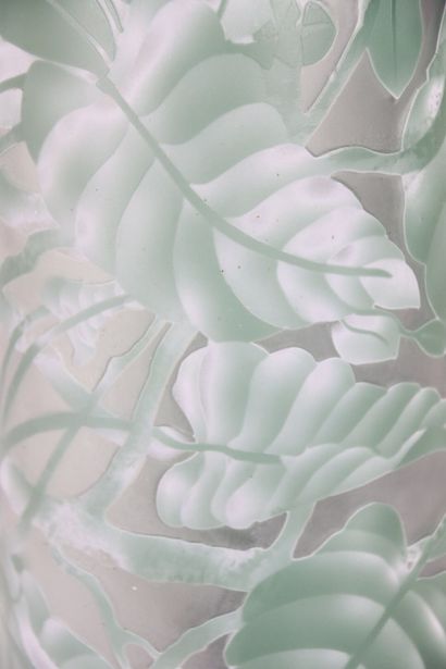 Vase en verre soufflé multicouche à décor...